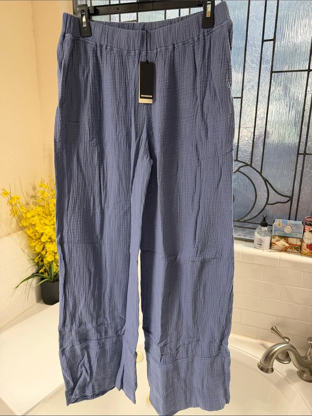 Monrow wide leg Pant. NEW in package with Tags  100% cotton . Medium